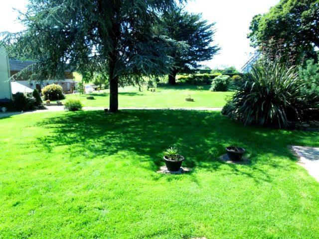 La Cle Des Roulottes Hotel Pluvigner Exterior foto