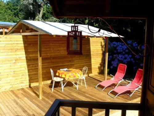 La Cle Des Roulottes Hotel Pluvigner Exterior foto