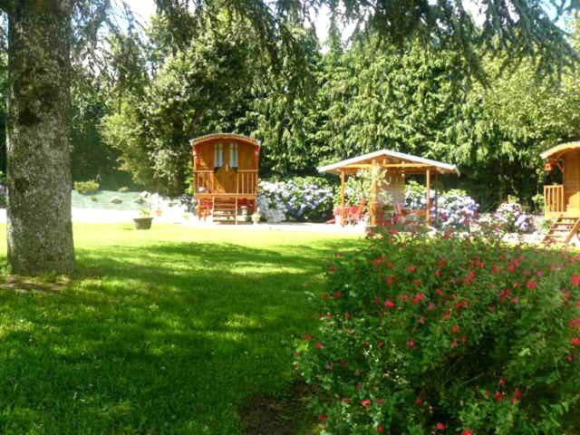 La Cle Des Roulottes Hotel Pluvigner Exterior foto