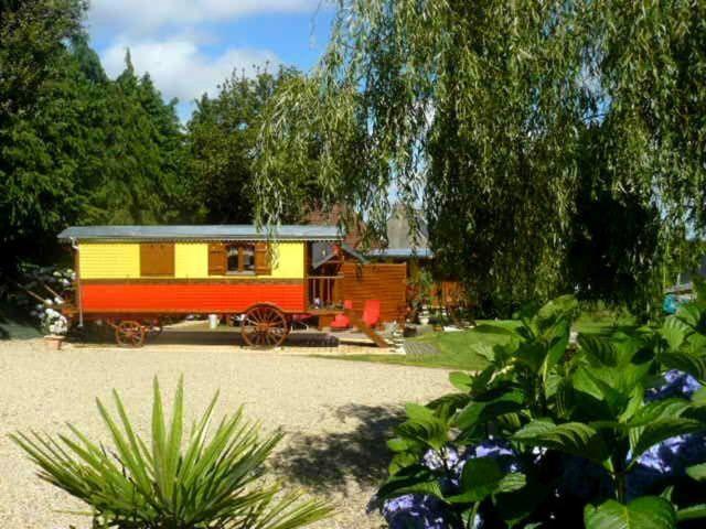 La Cle Des Roulottes Hotel Pluvigner Exterior foto