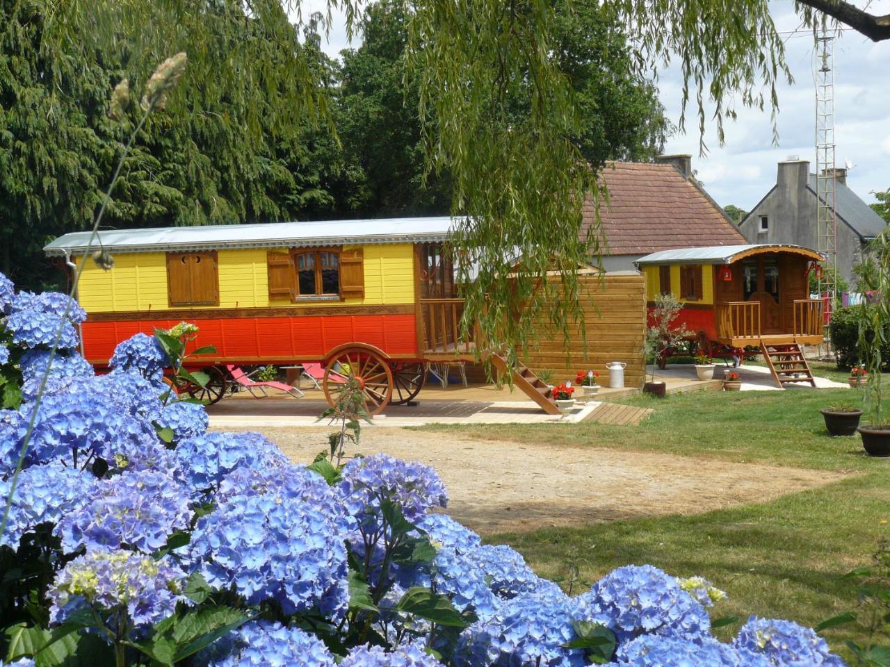 La Cle Des Roulottes Hotel Pluvigner Exterior foto